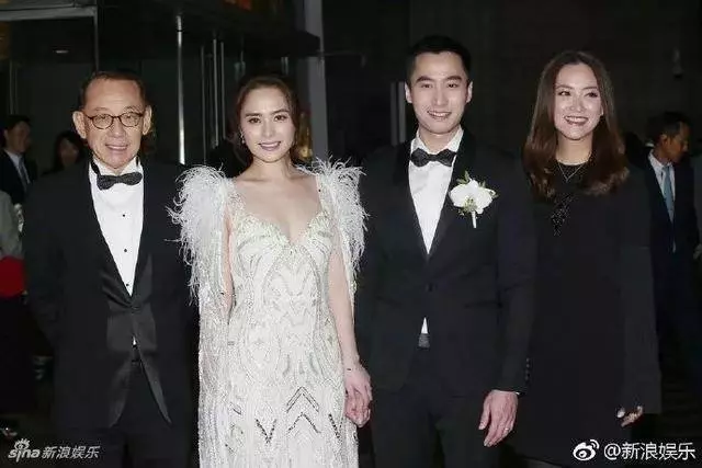 47歲的袁詠儀長發不輸小20歲的吳千語,網友:靚靚不是白叫的,真的美~