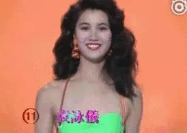 47歲的袁詠儀長發不輸小20歲的吳千語,網友:靚靚不是白叫的,真的美~