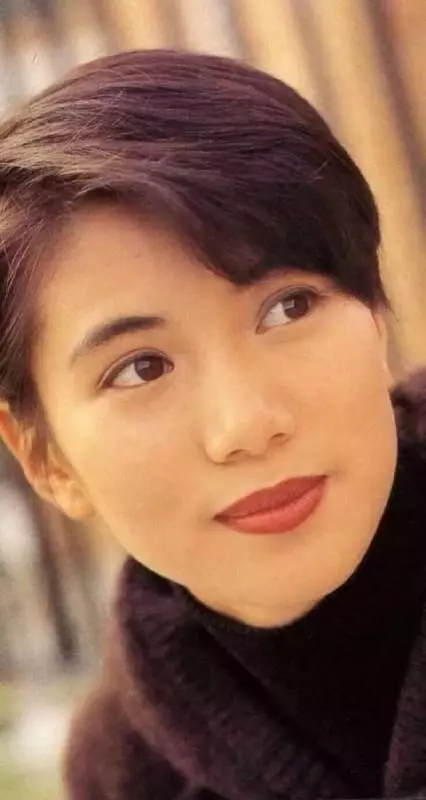 47歲的袁詠儀長發不輸小20歲的吳千語,網友:靚靚不是白叫的,真的美~