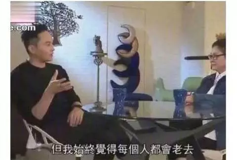 47歲的袁詠儀長發不輸小20歲的吳千語,網友:靚靚不是白叫的,真的美~