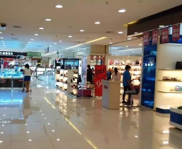 跟婆婆去商場購物,婆婆講我亂花錢沒好臉,回家路上說一話我紅眼