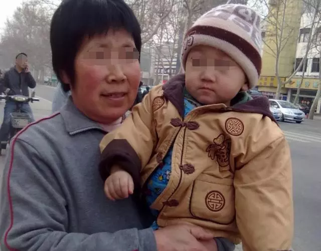 跟婆婆去商場購物,婆婆講我亂花錢沒好臉,回家路上說一話我紅眼