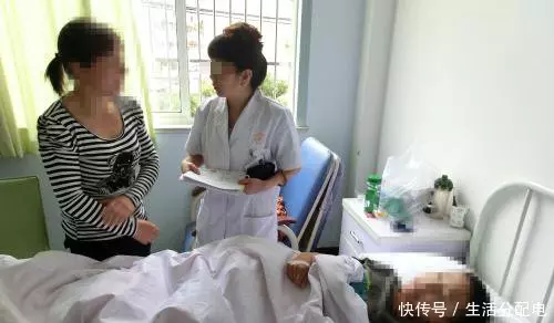 丈夫車禍成植物人,妻子照顧十年,他醒後一瞧沙發,和妻子離了婚!