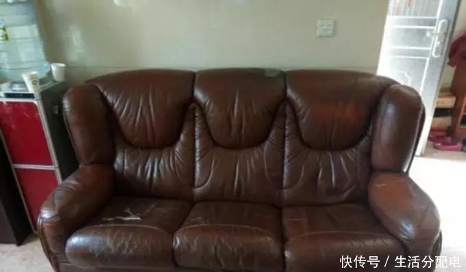 丈夫車禍成植物人,妻子照顧十年,他醒後一瞧沙發,和妻子離了婚!