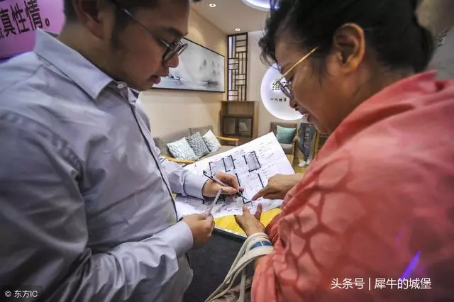 當了上門女婿兩年,媽來我家妻子熱情招待,可是打開冰箱我想離婚