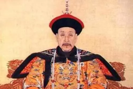 乾隆路邊吃西瓜,瓜農一番話點醒乾隆,乾隆回宮後立馬派人殺瓜農