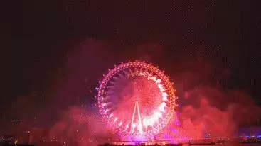 美到炸裂!10萬人圍觀的絕美跨年煙火,超想去啊啊啊
