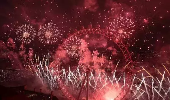 美到炸裂!10萬人圍觀的絕美跨年煙火,超想去啊啊啊