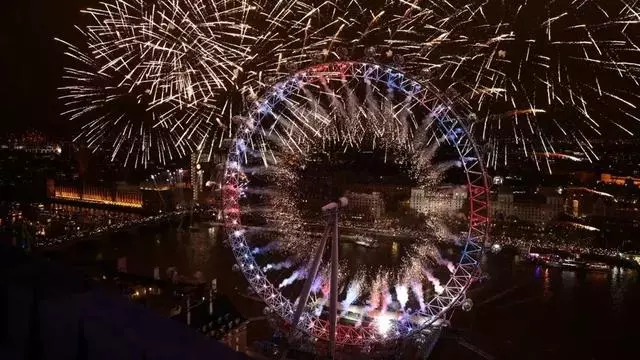 美到炸裂!10萬人圍觀的絕美跨年煙火,超想去啊啊啊