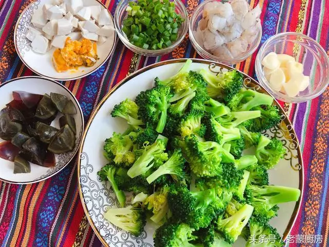 好多人都不愛吃西蘭花,是你做的不對,按這方法做,一鍋都不夠吃