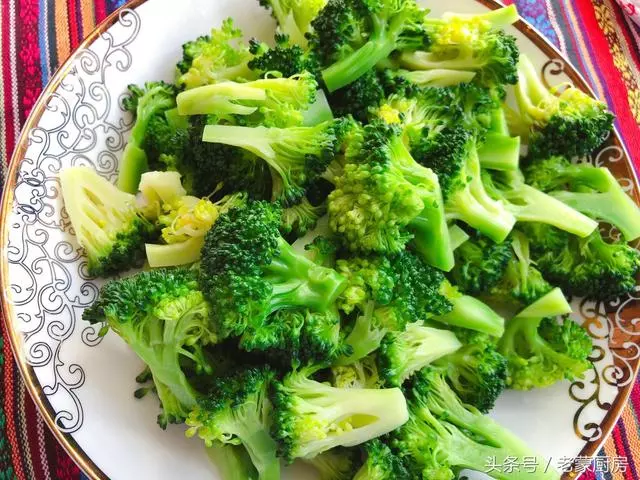 好多人都不愛吃西蘭花,是你做的不對,按這方法做,一鍋都不夠吃