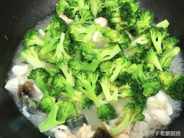 好多人都不愛吃西蘭花,是你做的不對,按這方法做,一鍋都不夠吃