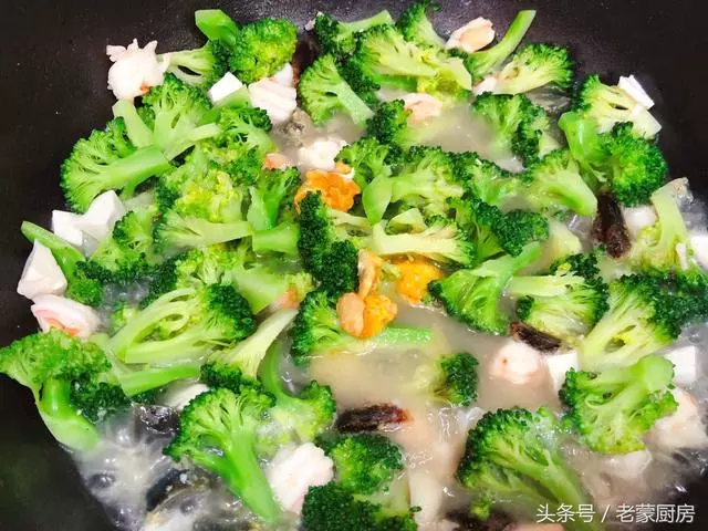 好多人都不愛吃西蘭花,是你做的不對,按這方法做,一鍋都不夠吃