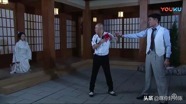 大帥哥為天嬌擋子彈,最終還是被馬炭斃了,劇情觸動心靈很是傷感