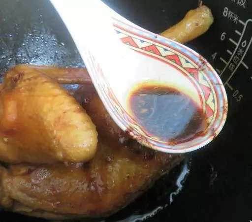 電鍋做手撕雞,雞肉煮一煮,加上這秘制調味料,香噴噴的,入味口感好