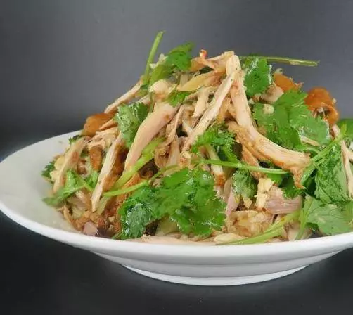電鍋做手撕雞,雞肉煮一煮,加上這秘制調味料,香噴噴的,入味口感好