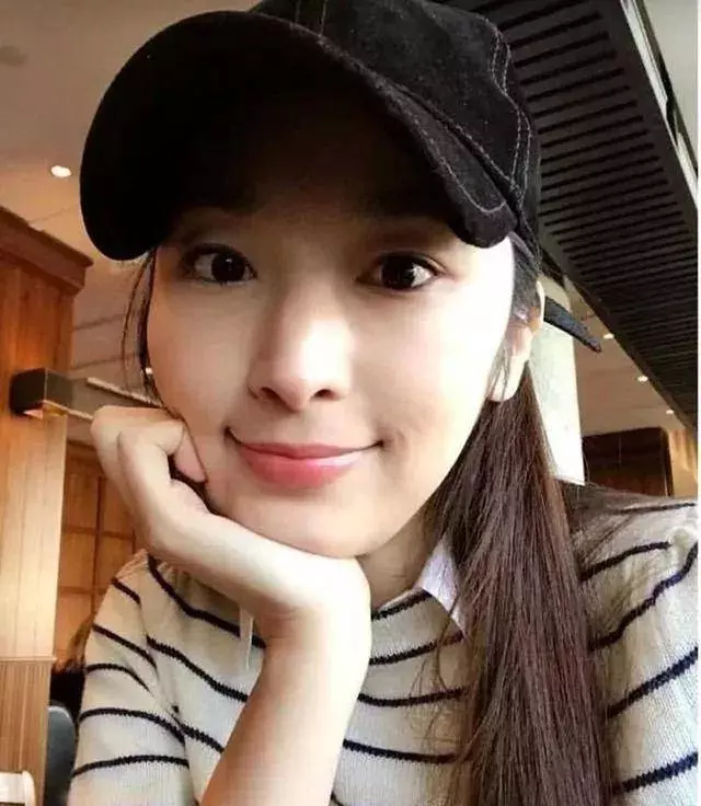 同是生3胎,吳佩慈和梁洛施都沒嫁入豪門,她熬了10年終於領證!