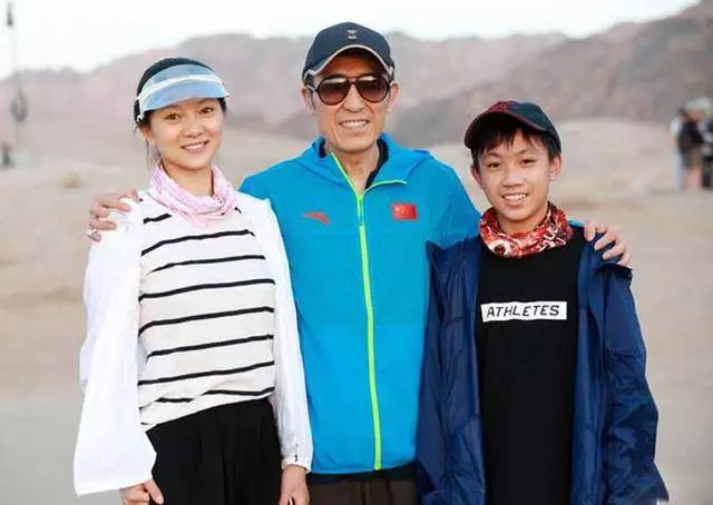 同是生3胎,吳佩慈和梁洛施都沒嫁入豪門,她熬了10年終於領證!