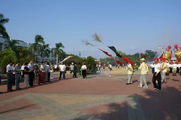 校園鬧厲鬼! [媽祖]長驅直入校園與鬼王談判! 談判破裂媽祖只能來硬的。。。。 