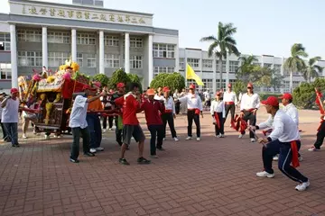 校園鬧厲鬼! [媽祖]長驅直入校園與鬼王談判! 談判破裂媽祖只能來硬的。。。。 