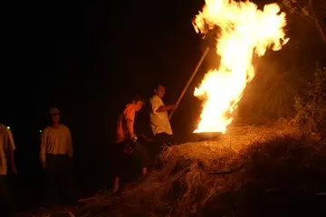 校園鬧厲鬼! [媽祖]長驅直入校園與鬼王談判! 談判破裂媽祖只能來硬的。。。。 