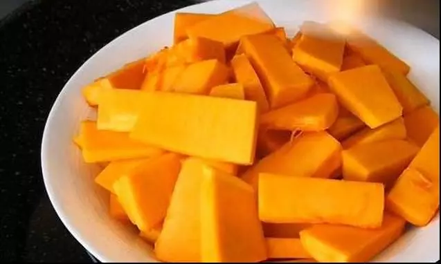 1塊豆腐,1塊南瓜,這樣簡單一做,好喝有營養,老少皆宜