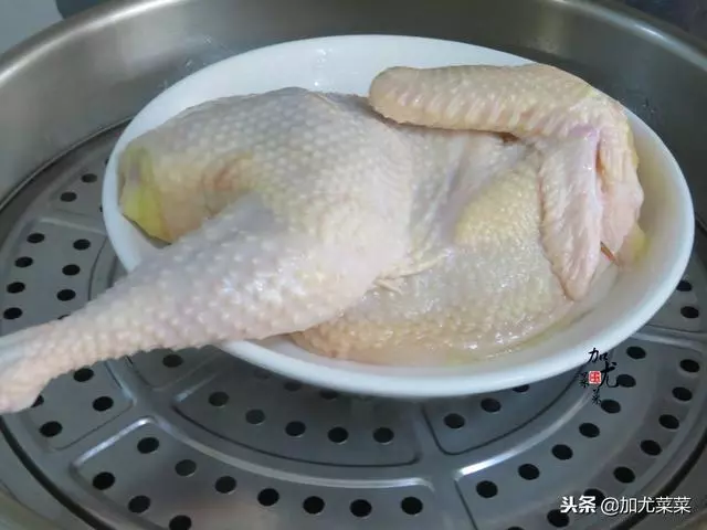 廣東蔥油雞的詳細做法,比傳統白切雞更美味,家常實用小竅門在這
