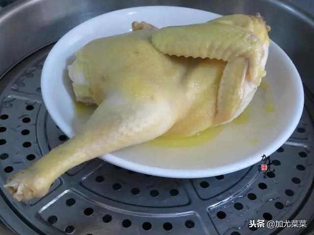 廣東蔥油雞的詳細做法,比傳統白切雞更美味,家常實用小竅門在這