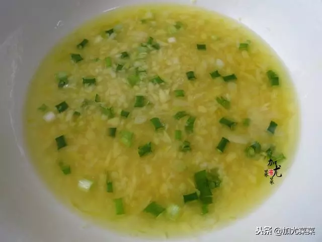 廣東蔥油雞的詳細做法,比傳統白切雞更美味,家常實用小竅門在這