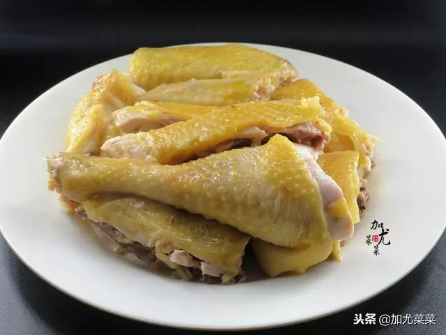 廣東蔥油雞的詳細做法,比傳統白切雞更美味,家常實用小竅門在這