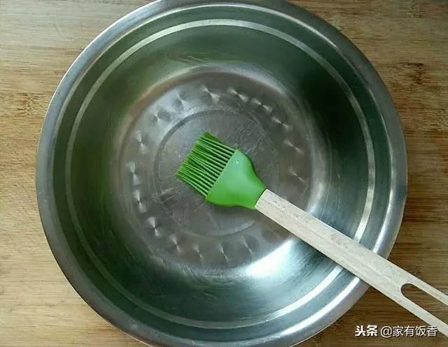 想吃紫薯發糕在家做,一次發酵成功,一看就會特簡單