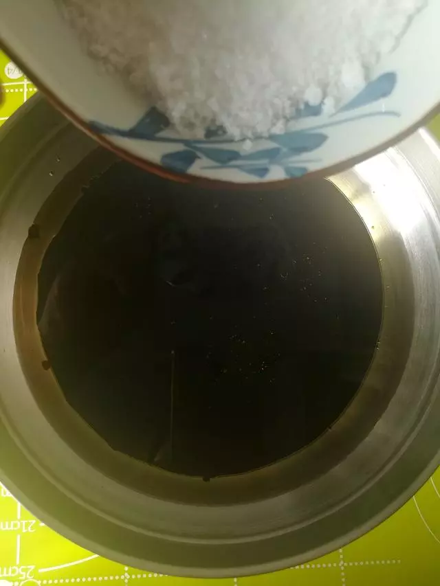 教你在家不用一滴水學會用電飯煲燜雞,外酥里嫩,香氣撲鼻