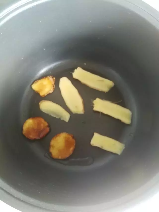 教你在家不用一滴水學會用電飯煲燜雞,外酥里嫩,香氣撲鼻