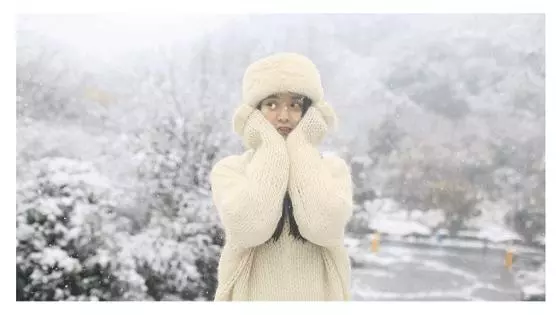 下雪拍照必備!10個pose教你擺脫鏡頭尷尬癌!