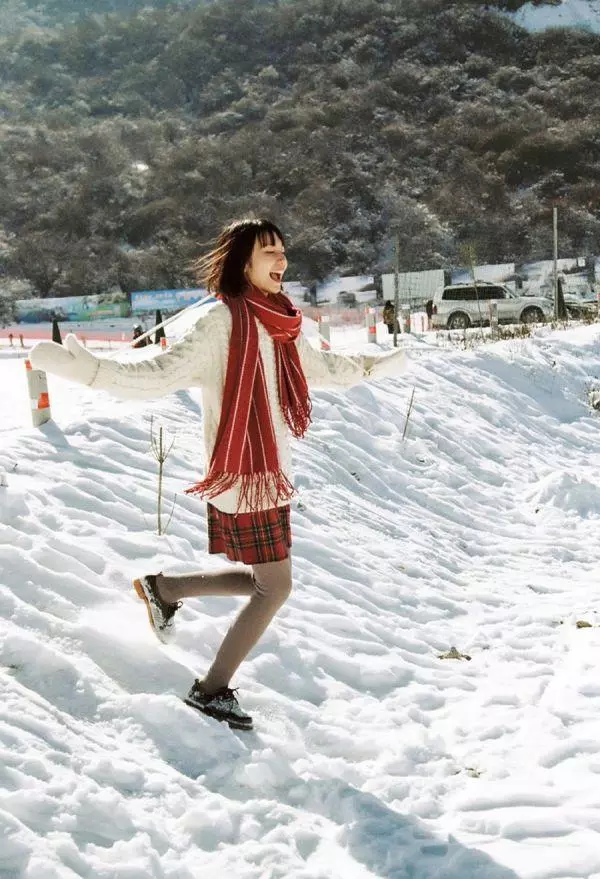 下雪拍照必備!10個pose教你擺脫鏡頭尷尬癌!