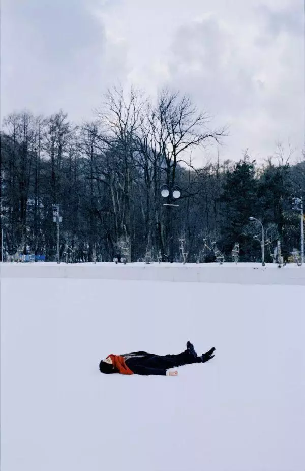 下雪拍照必備!10個pose教你擺脫鏡頭尷尬癌!