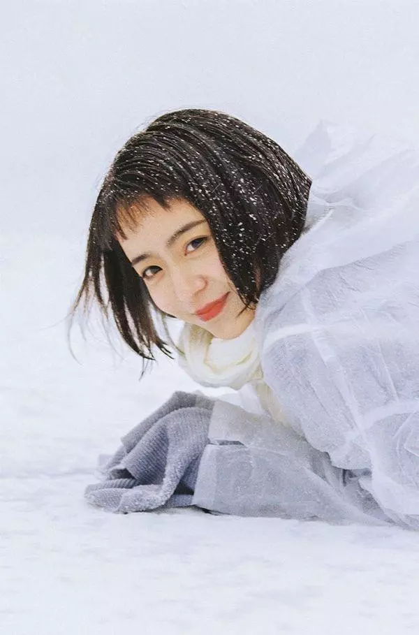下雪拍照必備!10個pose教你擺脫鏡頭尷尬癌!