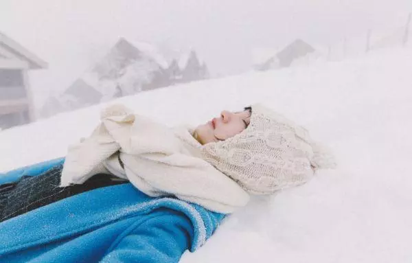 下雪拍照必備!10個pose教你擺脫鏡頭尷尬癌!
