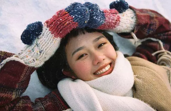 下雪拍照必備!10個pose教你擺脫鏡頭尷尬癌!
