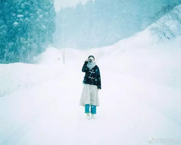 下雪拍照必備!10個pose教你擺脫鏡頭尷尬癌!