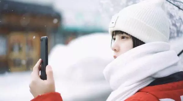 下雪拍照必備!10個pose教你擺脫鏡頭尷尬癌!