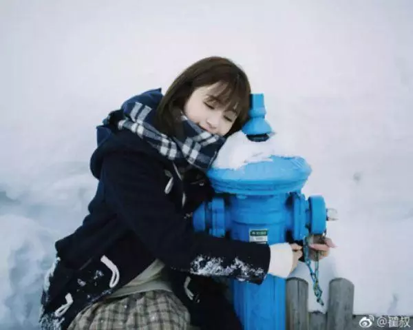 下雪拍照必備!10個pose教你擺脫鏡頭尷尬癌!
