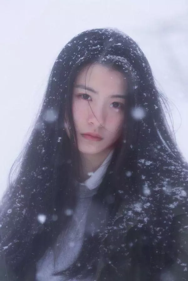 下雪拍照必備!10個pose教你擺脫鏡頭尷尬癌!