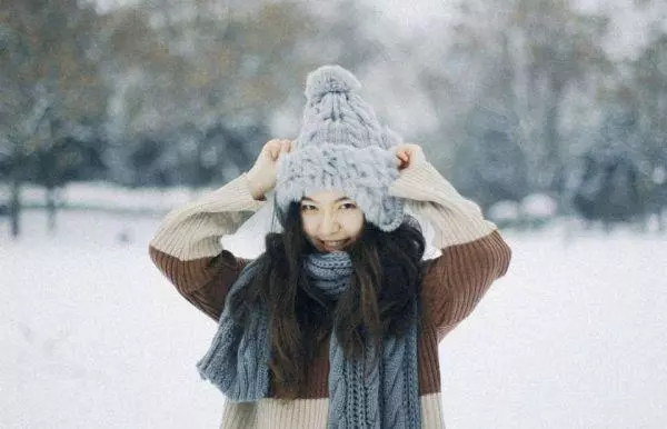 下雪拍照必備!10個pose教你擺脫鏡頭尷尬癌!