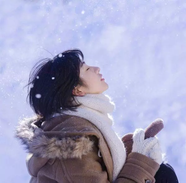 下雪拍照必備!10個pose教你擺脫鏡頭尷尬癌!