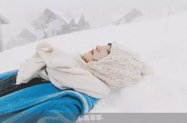 下雪拍照必備!10個pose教你擺脫鏡頭尷尬癌!