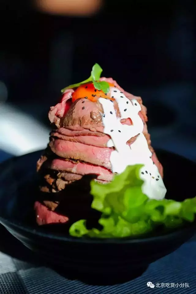 堆成山的火山丼飯來了,開在三里屯