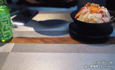 堆成山的火山丼飯來了,開在三里屯