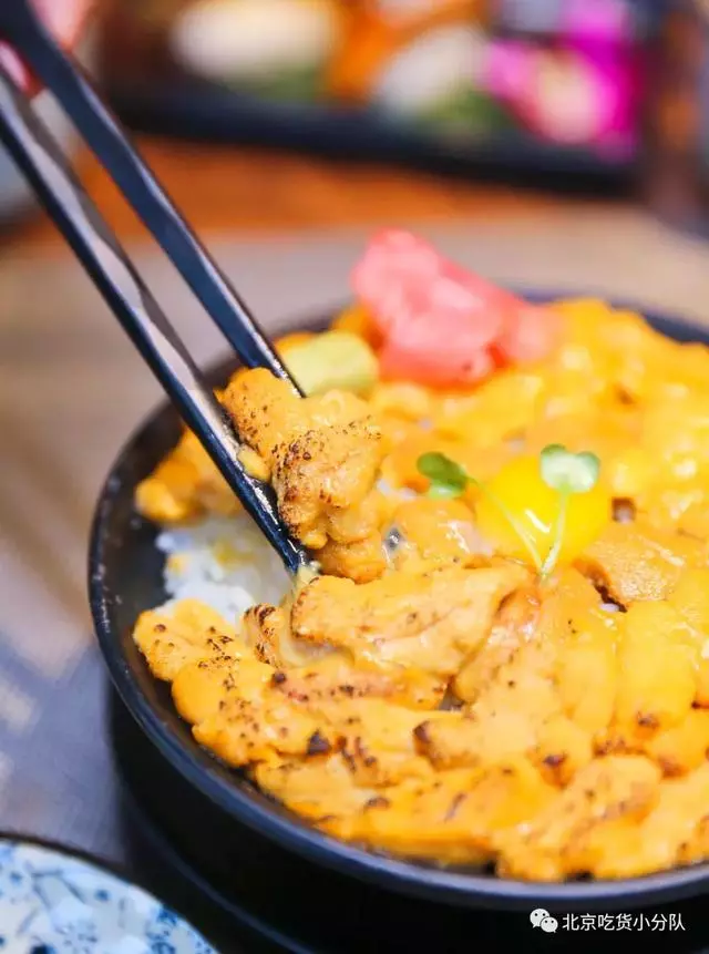 堆成山的火山丼飯來了,開在三里屯