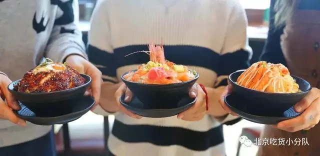 堆成山的火山丼飯來了,開在三里屯